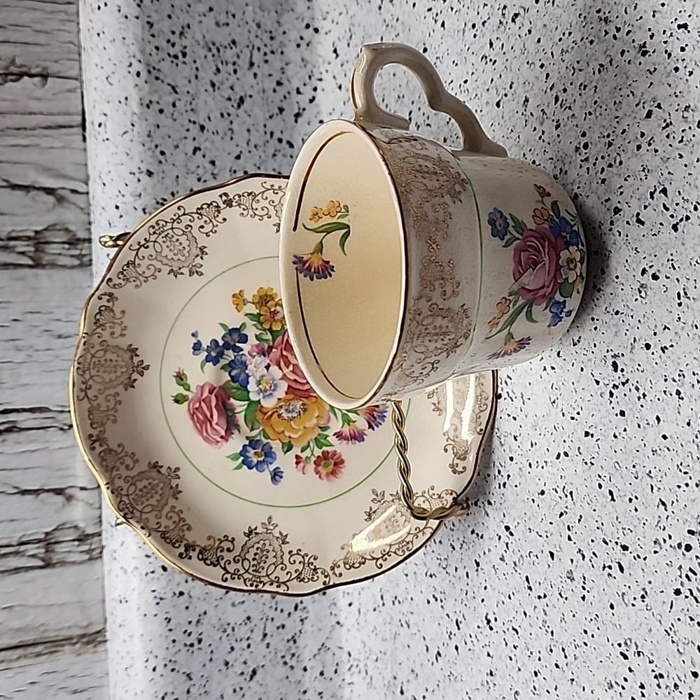 Washington Pottery Hansley England 22K Trim Teacup & Saucer